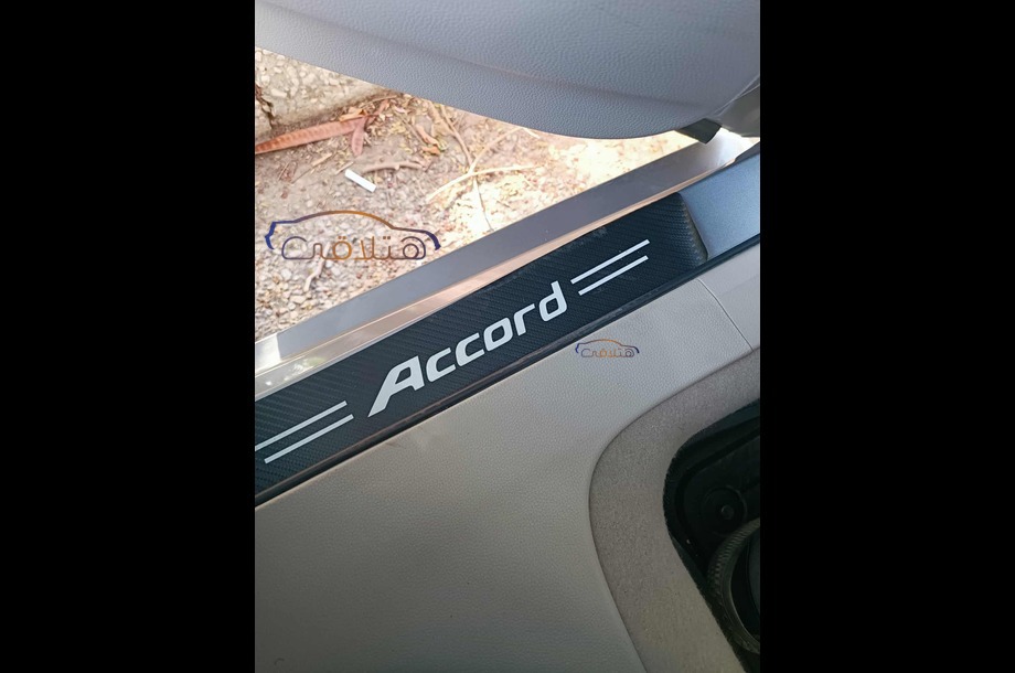 Accord Honda فضي