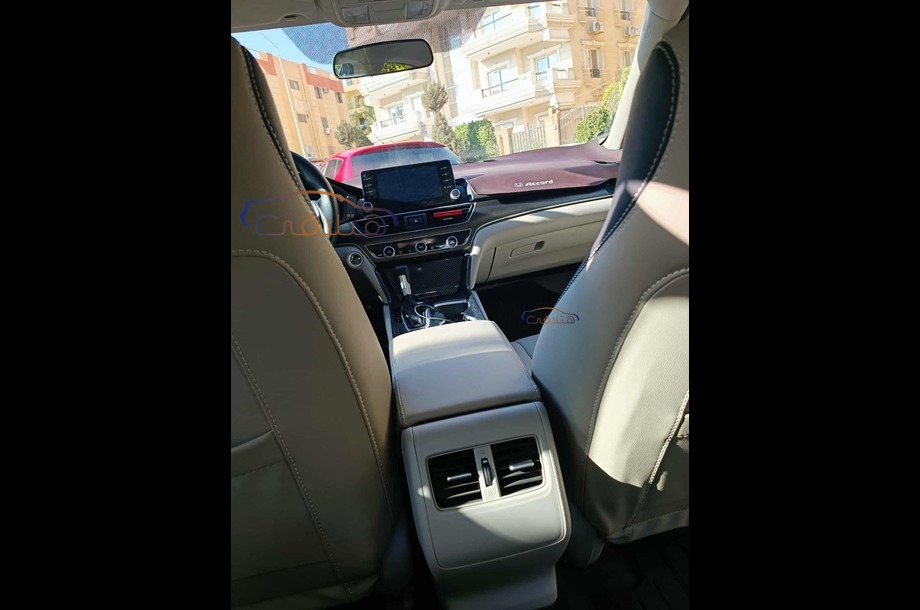Accord Honda فضي