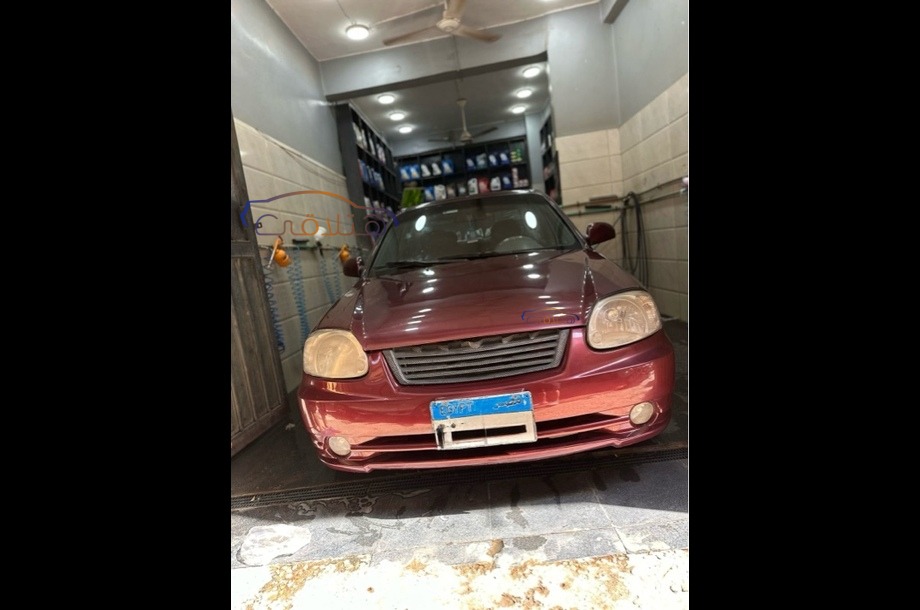 Verna Hyundai احمر