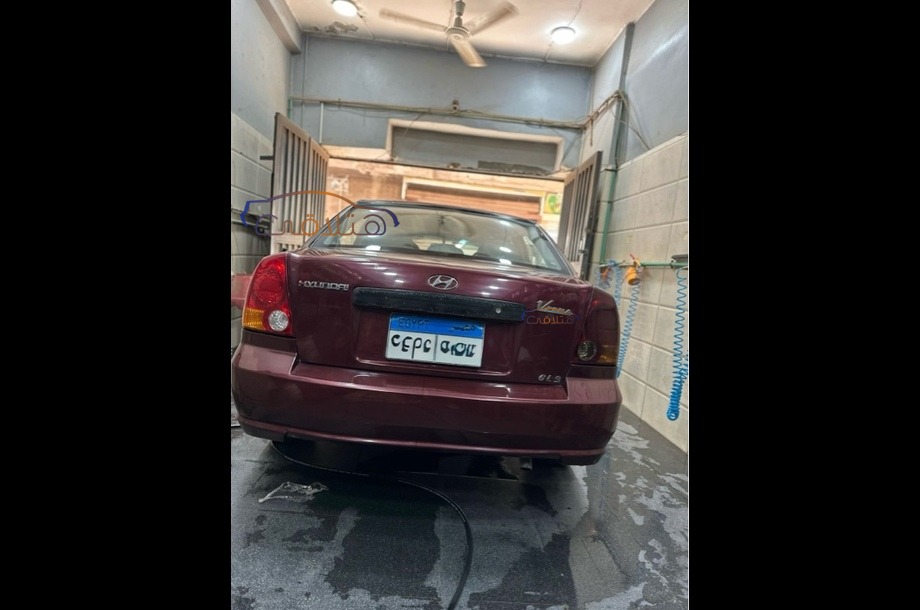 Verna Hyundai احمر