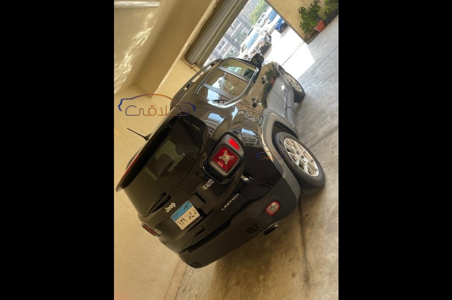 Renegade Jeep أسود