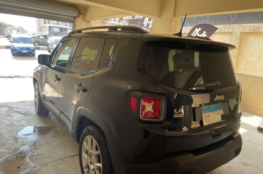 Renegade Jeep أسود