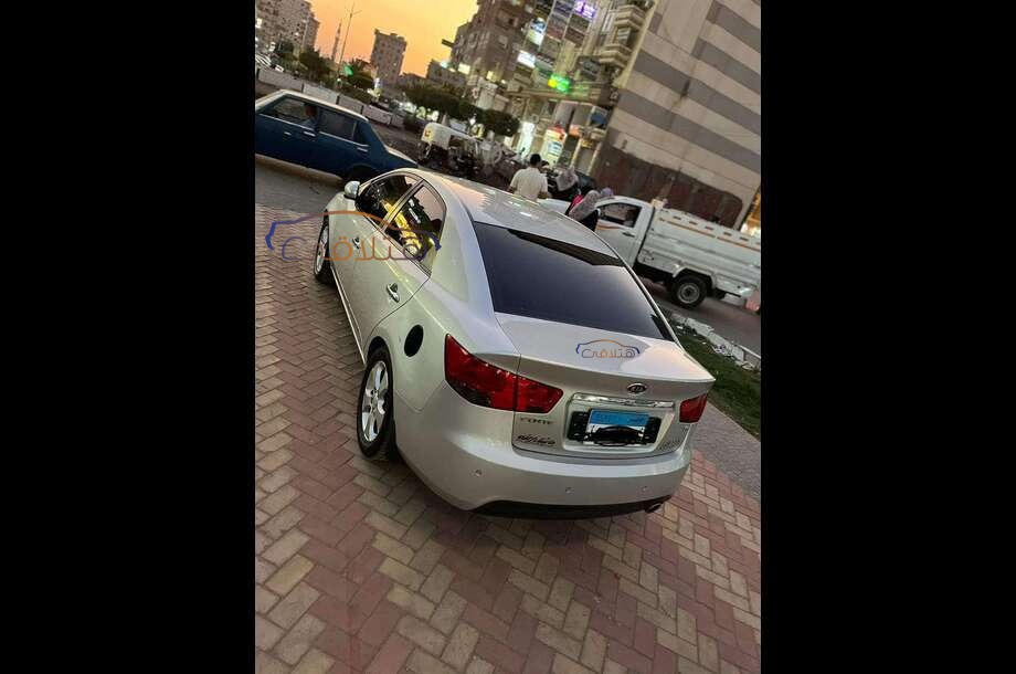 Forte Kia فضي