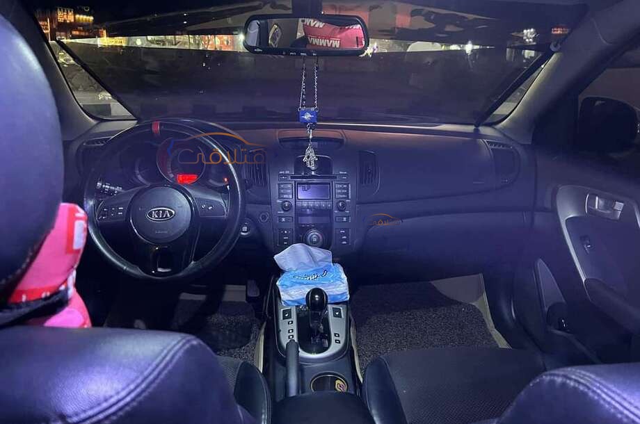 Forte Kia فضي