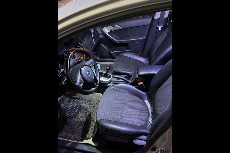Forte Kia فضي