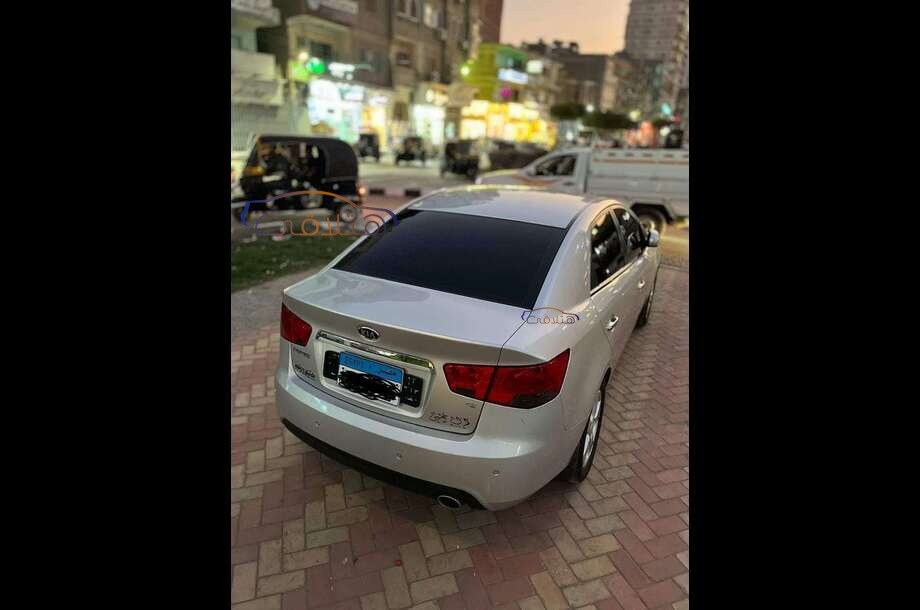Forte Kia فضي