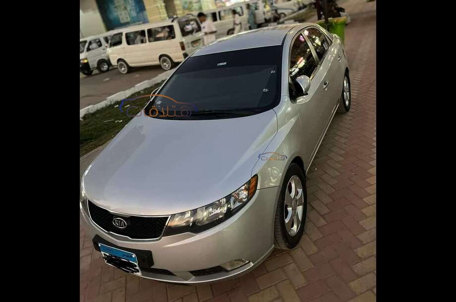 Forte Kia فضي