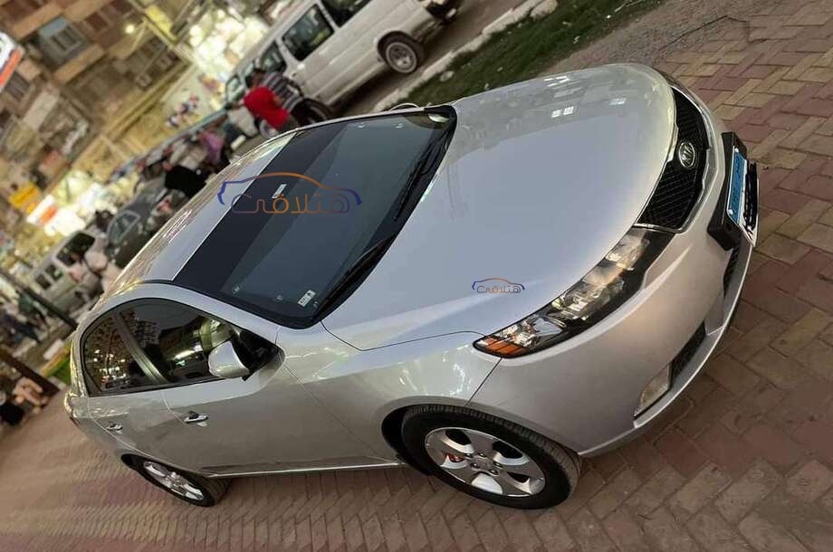 Forte Kia فضي