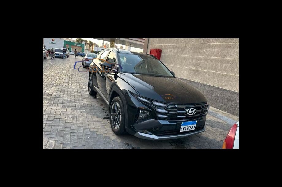 Tucson Hyundai أسود