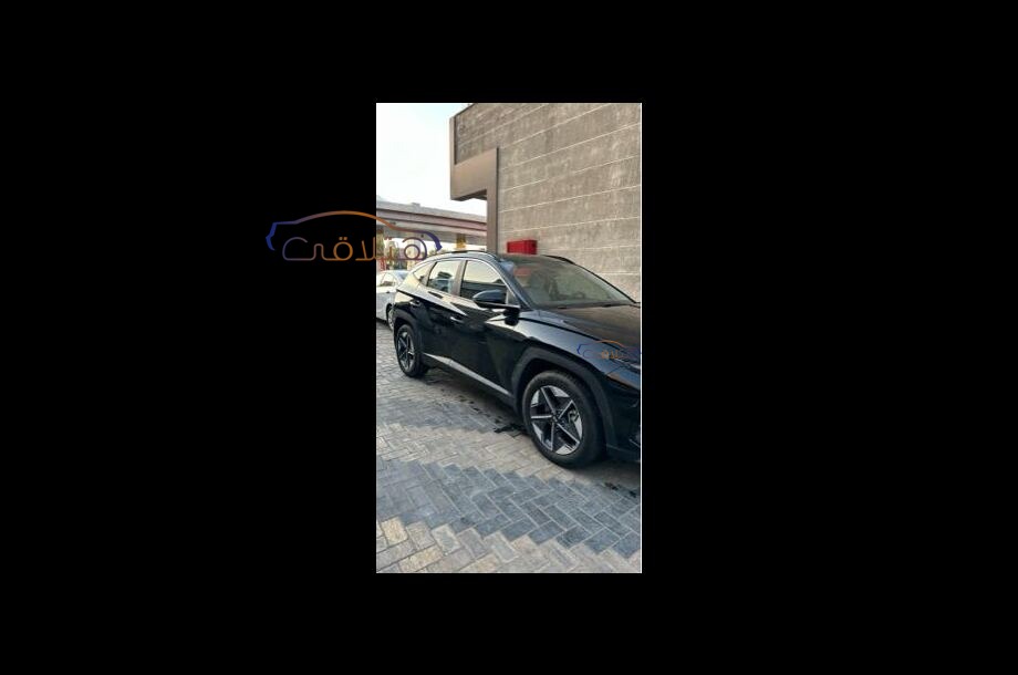 Tucson Hyundai أسود