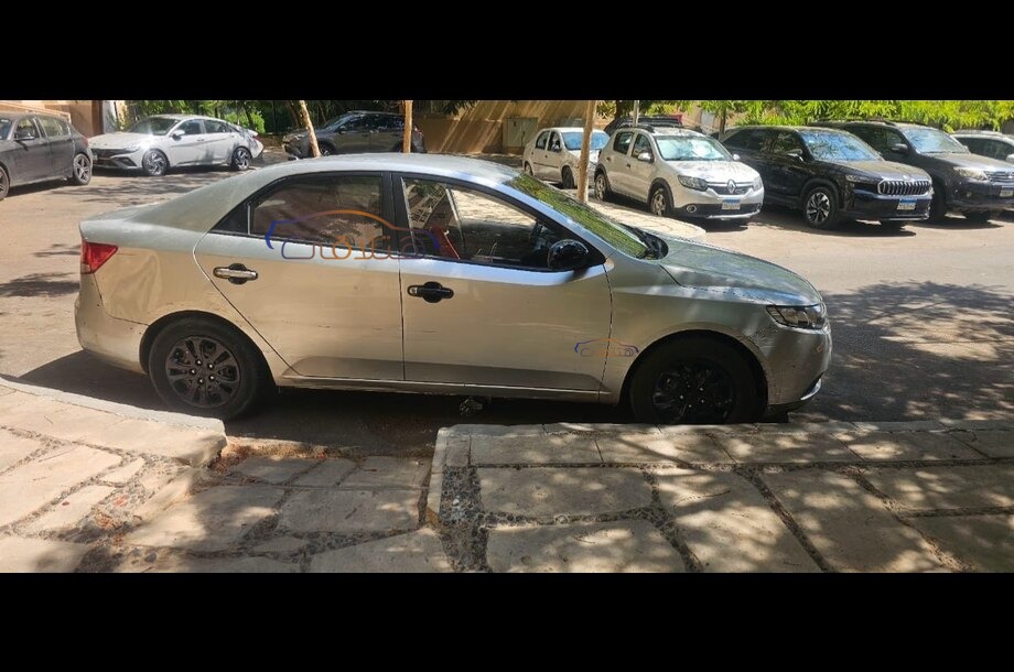 Cerato Kia فضي