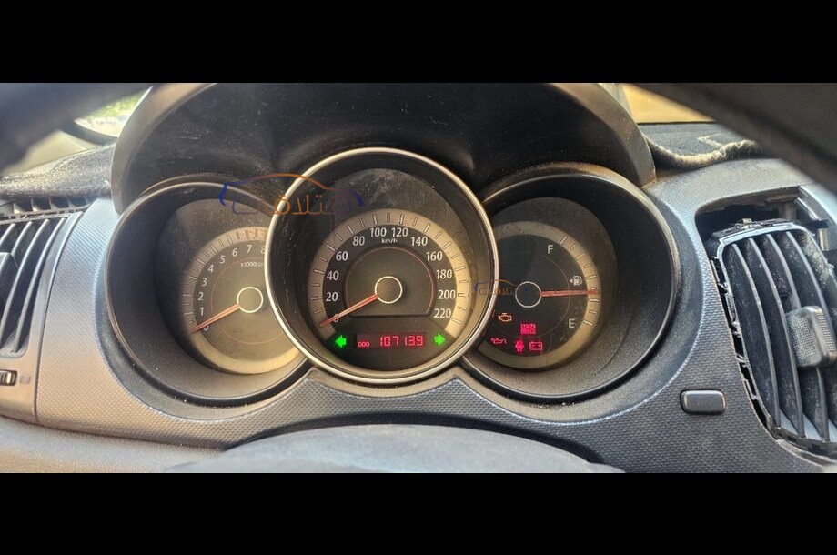 Cerato Kia فضي
