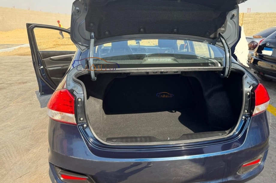 Ciaz Suzuki أزرق