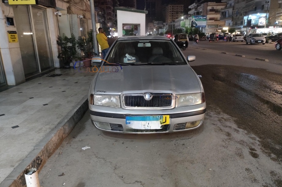 Octavia A4 Skoda فضي