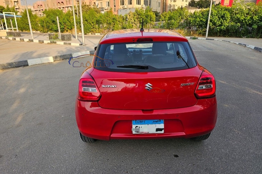 Swift Suzuki احمر