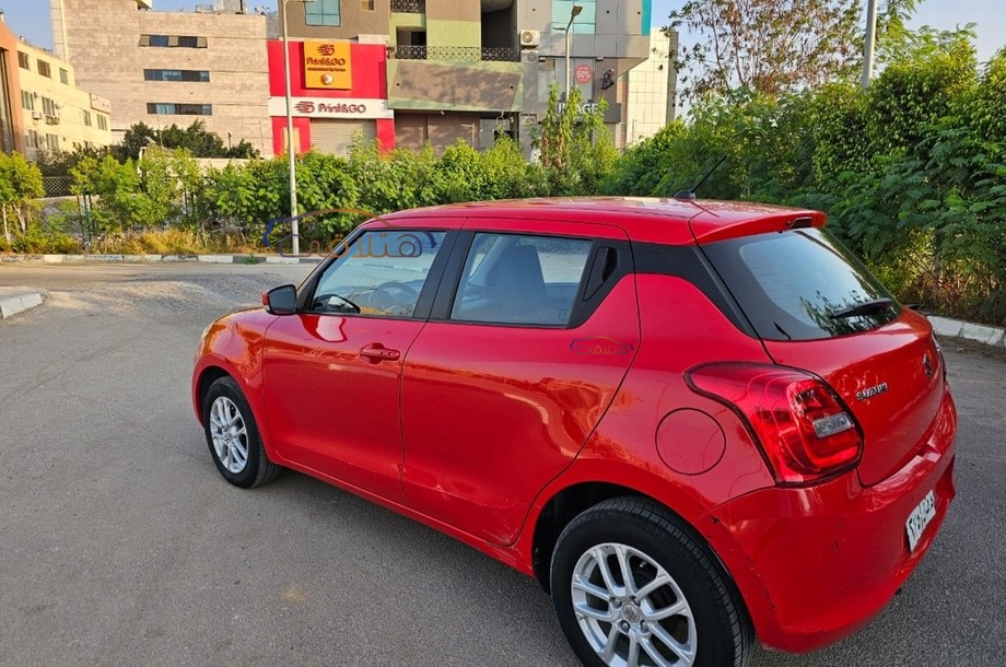 Swift Suzuki احمر