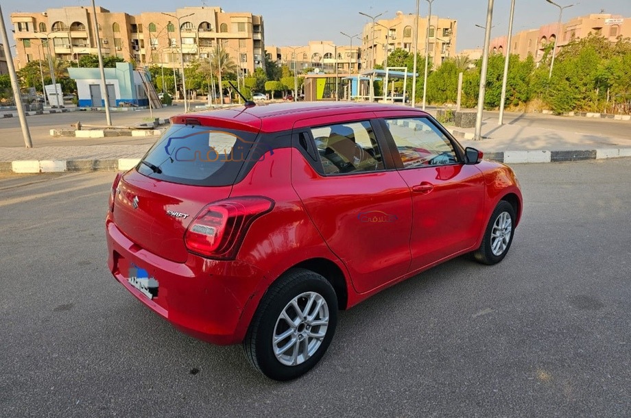 Swift Suzuki احمر