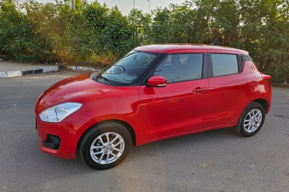 Swift Suzuki احمر