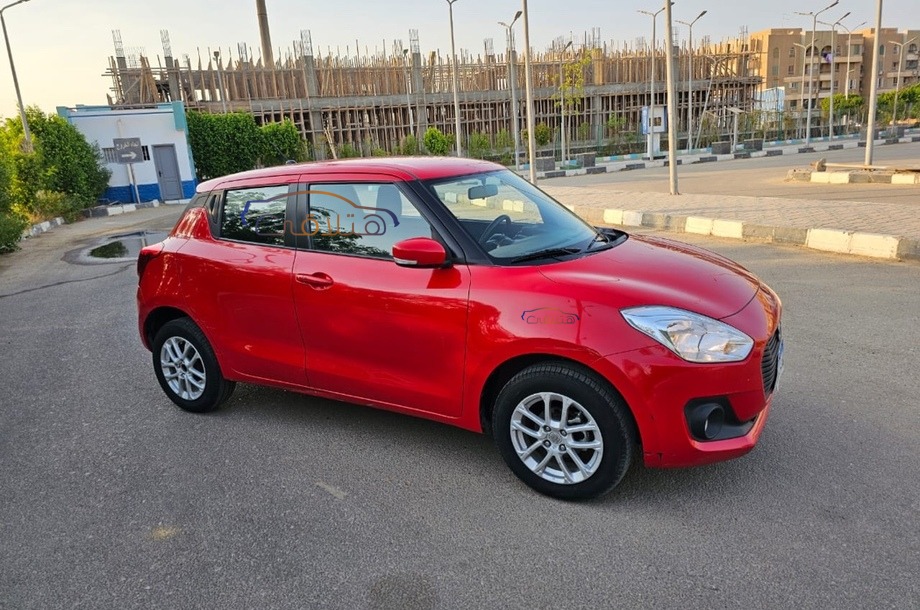 Swift Suzuki احمر