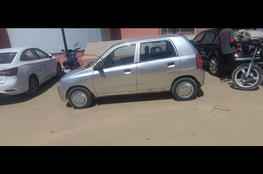 Alto Suzuki فضي