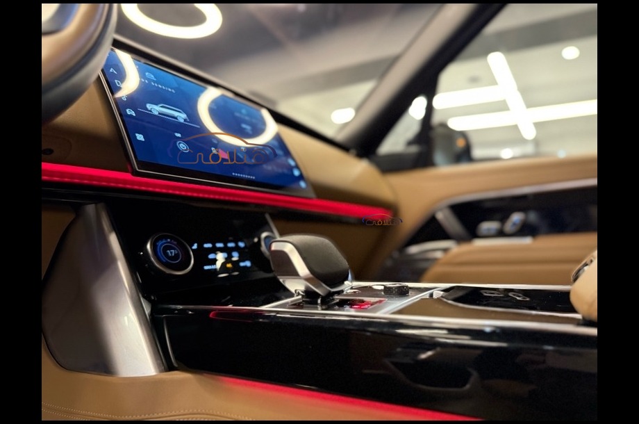 Vogue Land Rover Black