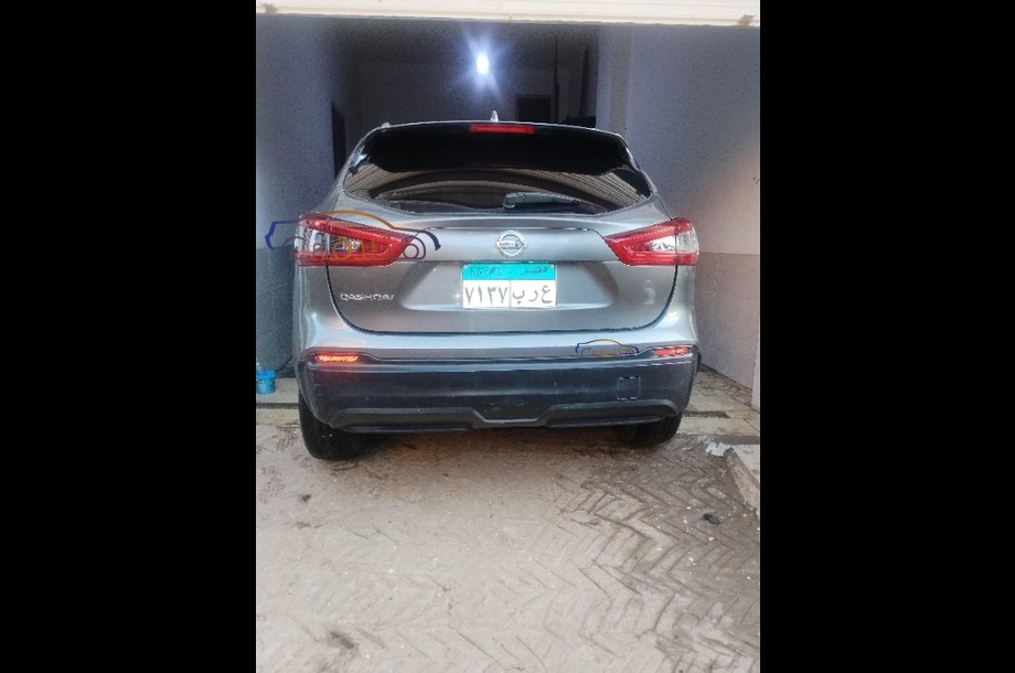 Qashqai Nissan فضي
