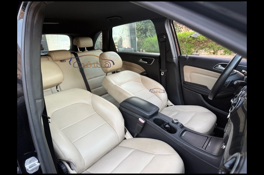 B 200 Mercedes أسود