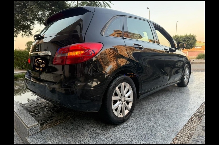 B 200 Mercedes أسود