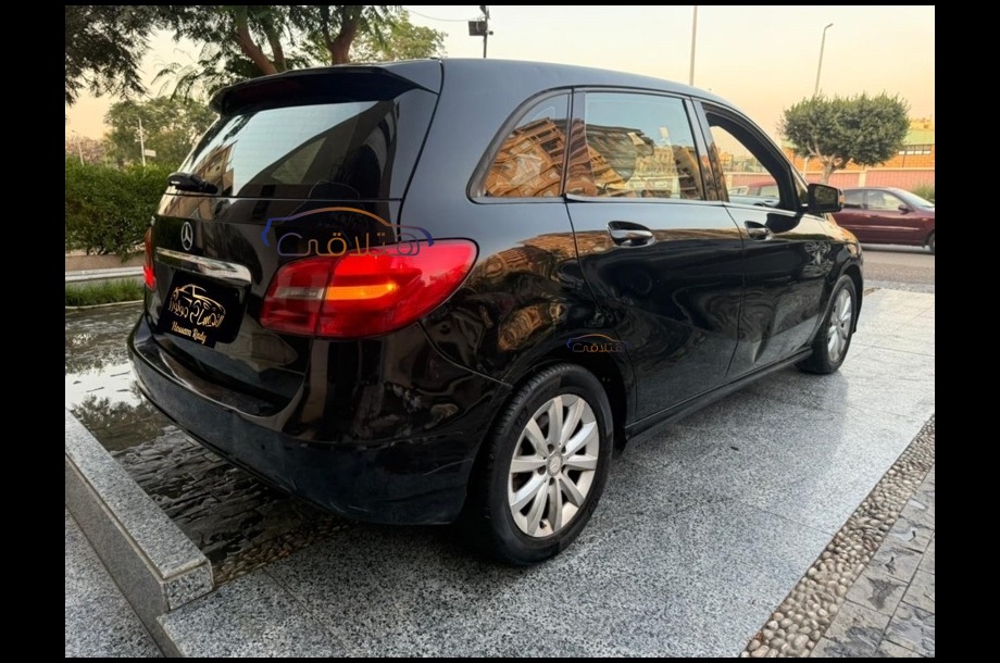 B 200 Mercedes أسود