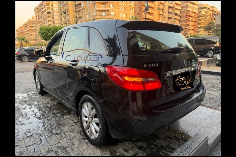 B 200 Mercedes أسود