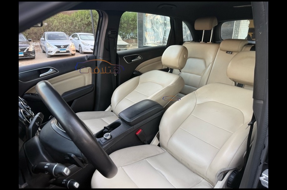 B 200 Mercedes أسود