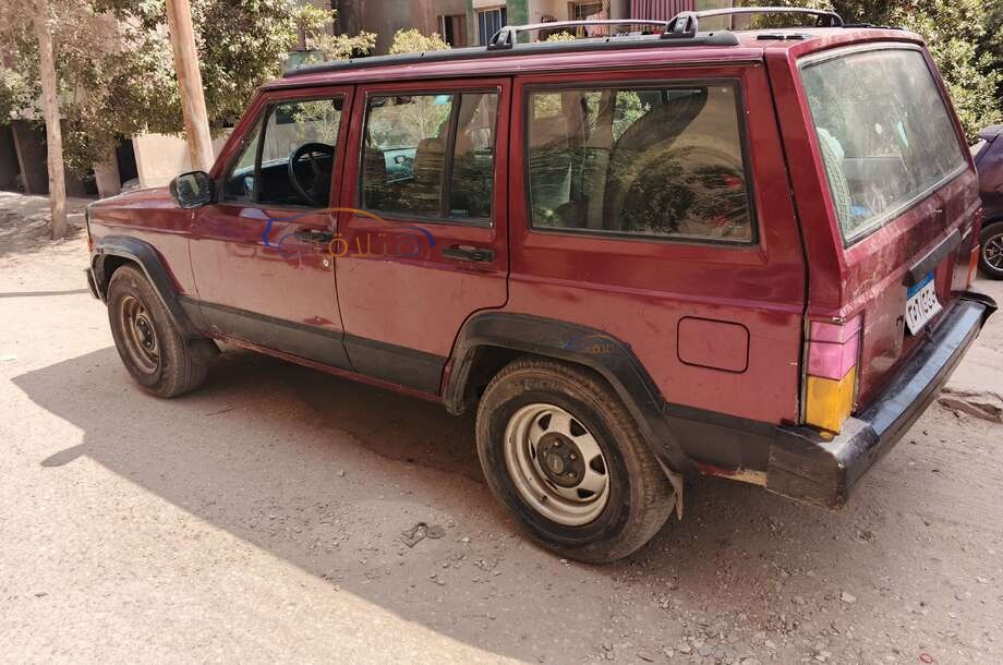 Cherokee Jeep Dark red