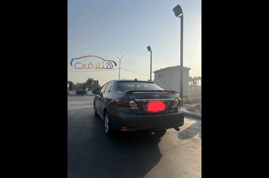 Corolla Toyota فضي