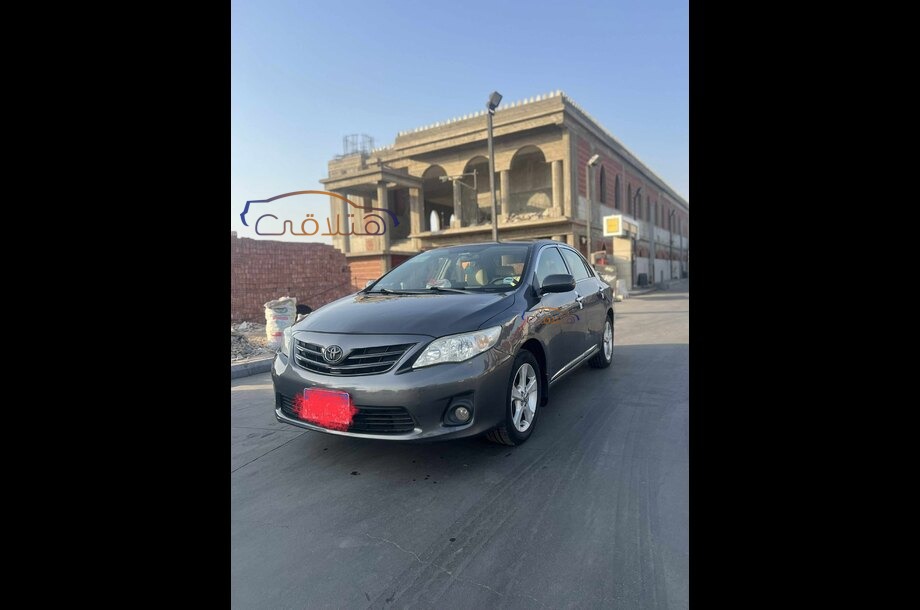 Corolla Toyota فضي