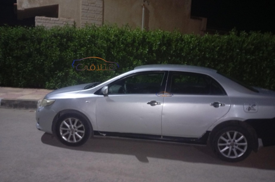 Corolla Toyota فضي