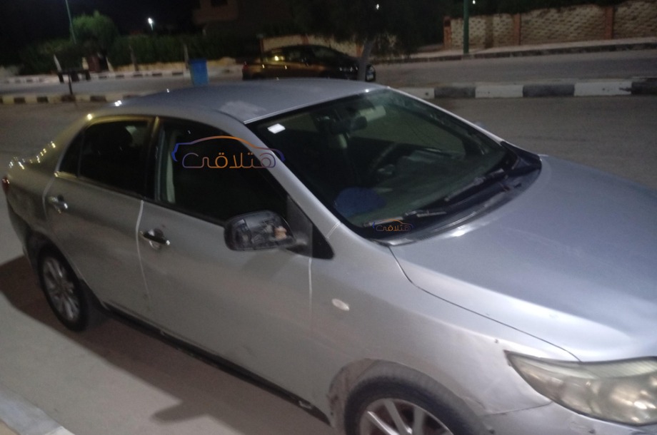 Corolla Toyota فضي