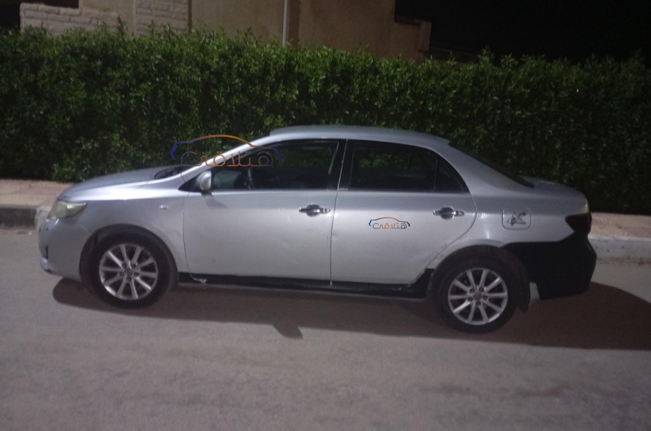 Corolla Toyota فضي