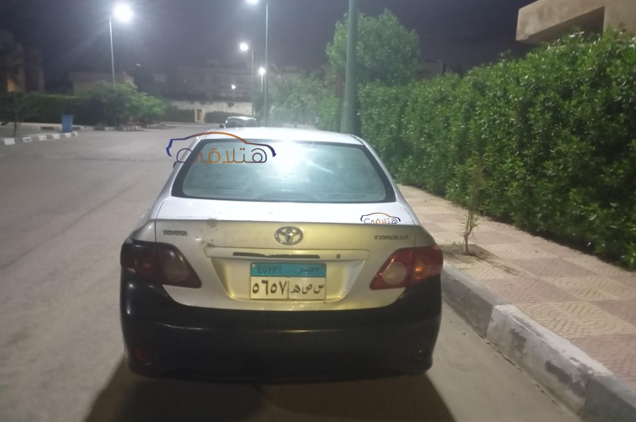 Corolla Toyota فضي