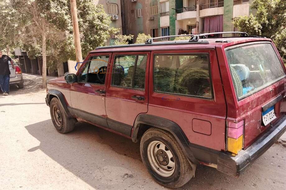 Cherokee Jeep Dark red