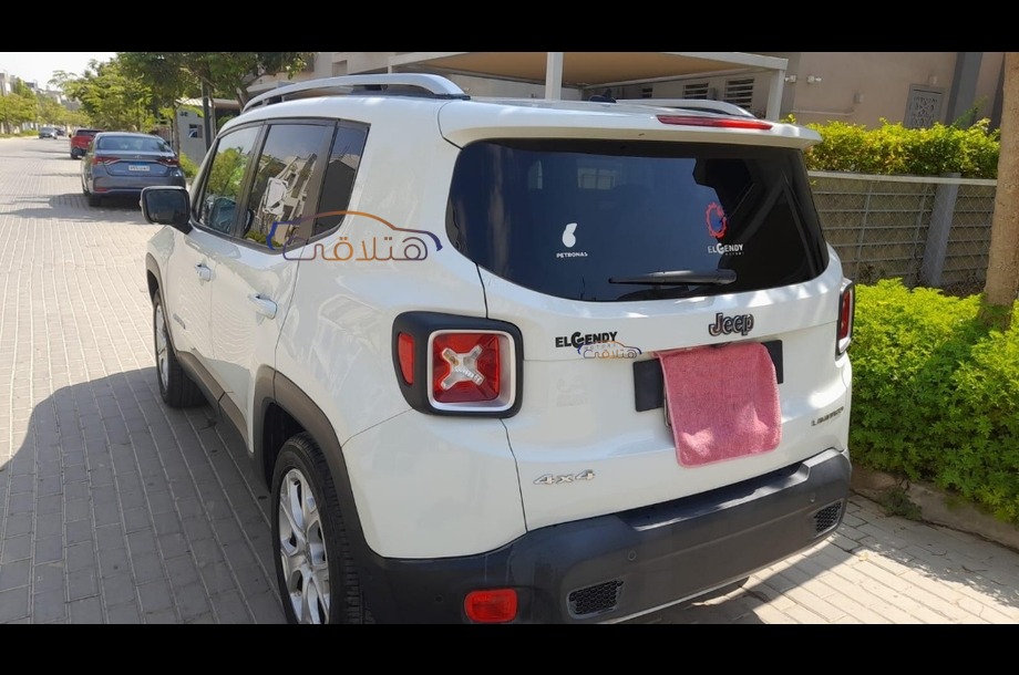Renegade Jeep أبيض