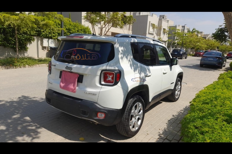 Renegade Jeep أبيض