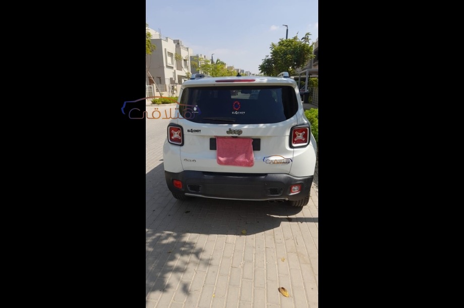 Renegade Jeep أبيض
