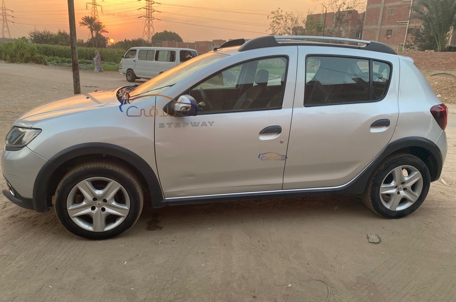Sandero Step Way Renault فضي