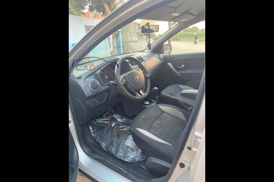 Sandero Step Way Renault فضي