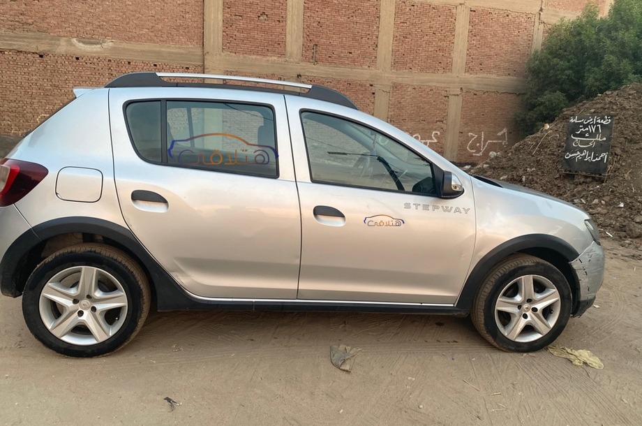 Sandero Step Way Renault فضي