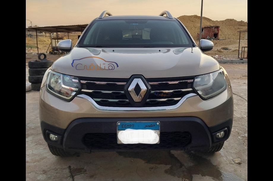Duster Renault ذهبي