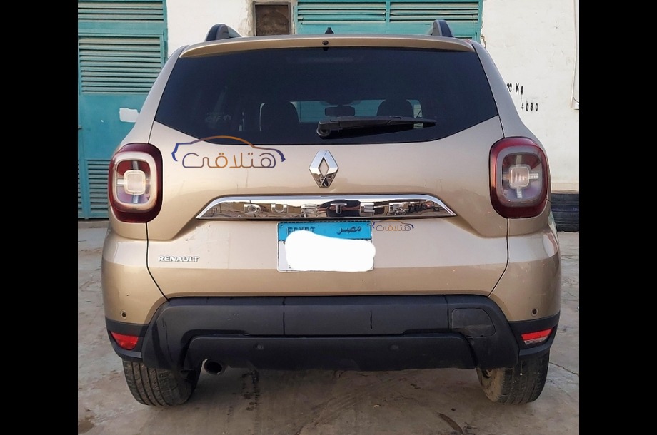 Duster Renault ذهبي