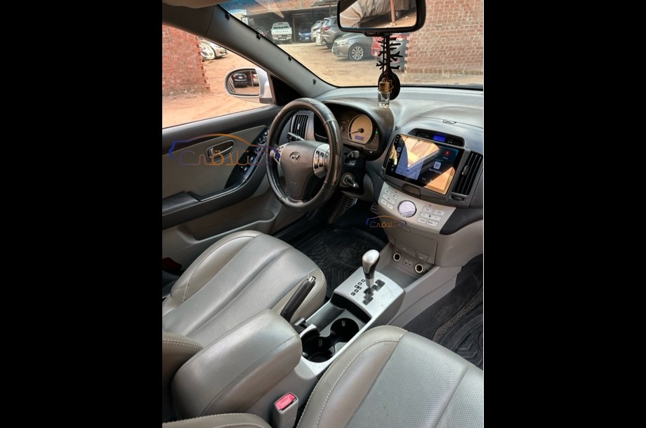 Avante Hyundai فضي