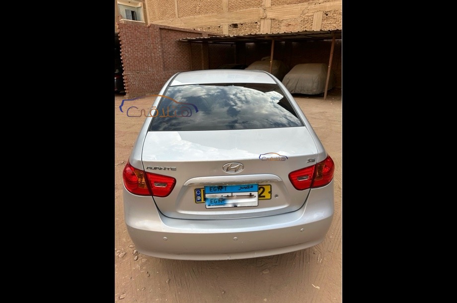 Avante Hyundai فضي