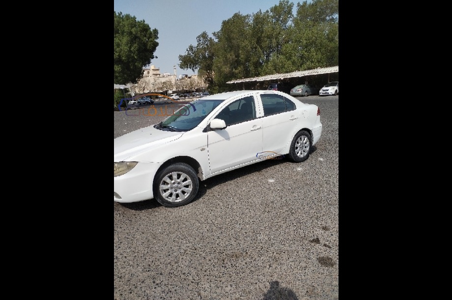 Lancer Fortis Mitsubishi أبيض